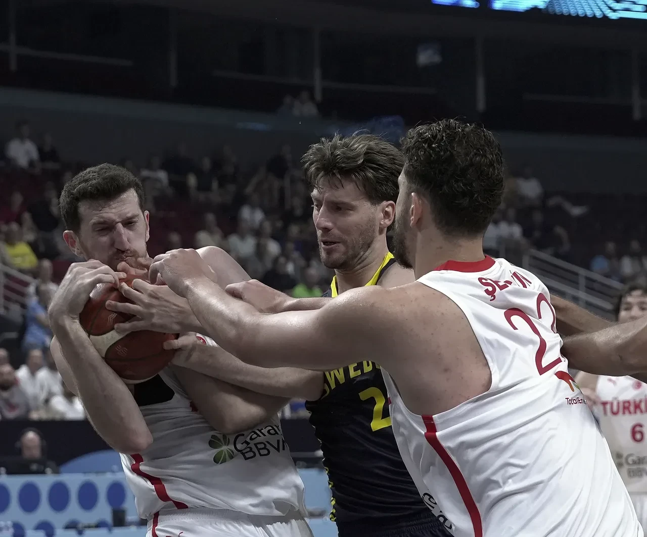 12 Dev Adam fırtına gibi: EuroBasket’te çeyrek finale yükseldi