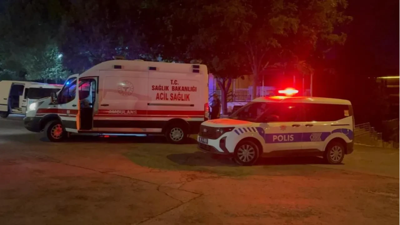 Cami bahçesinde kavga! Defalarca bıçakladı