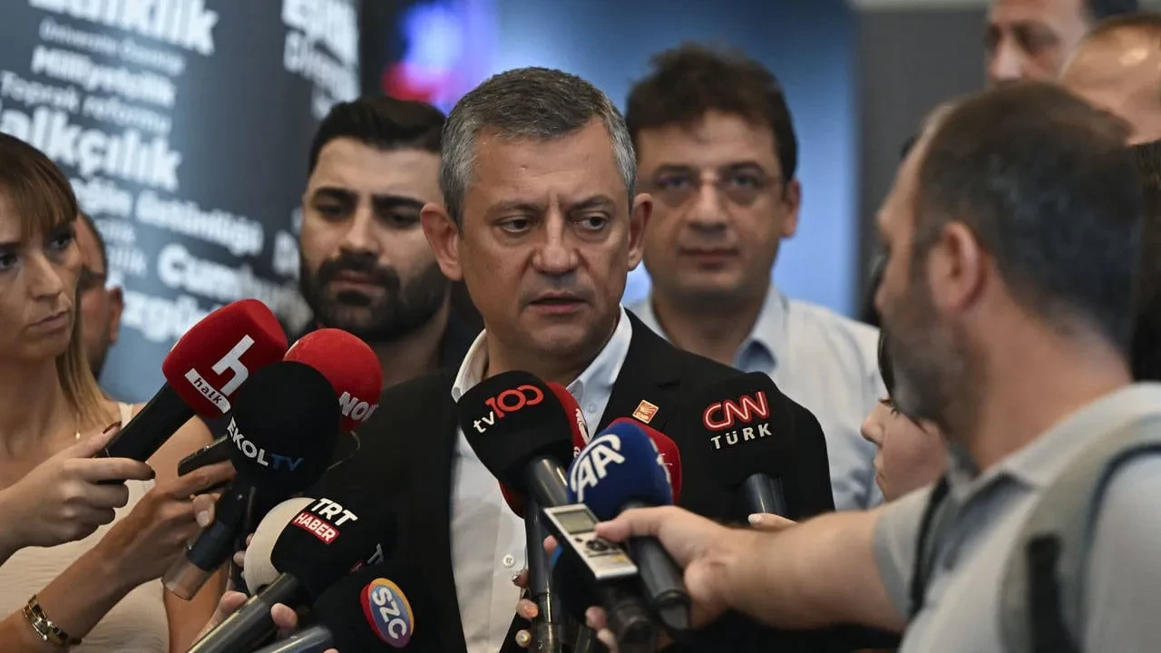 CHP lideri Özel'den ‘olağanüstü kurultay’ açıklaması! '6 gün zor dayanırlar'