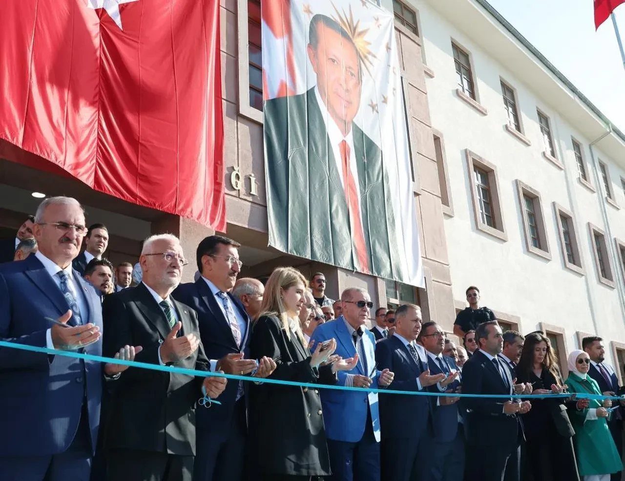 Cumhurbaşkanı Erdoğan, deprem sonrası Malatya Valilik binasının açılışını gerçekleştirdi