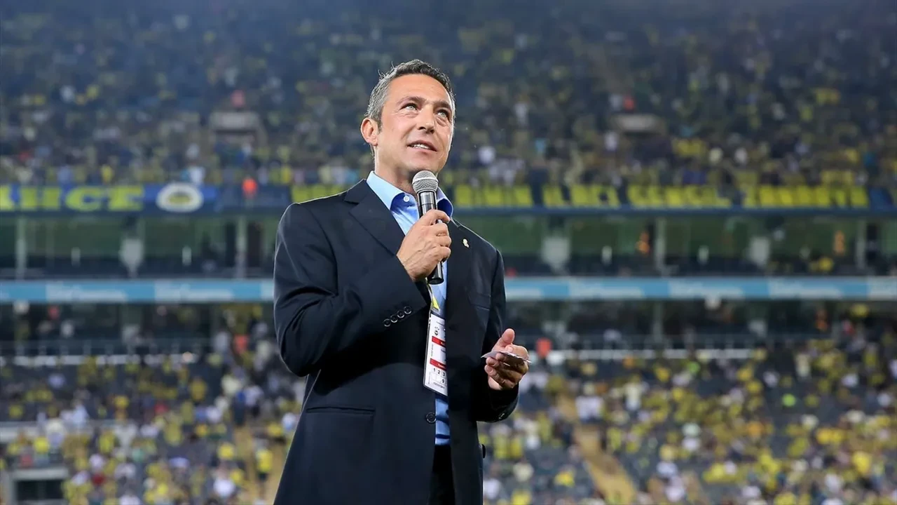 /spor/fenerbahcede-rota-degisti-ali-koctan-transferde-ters-kose-3246990