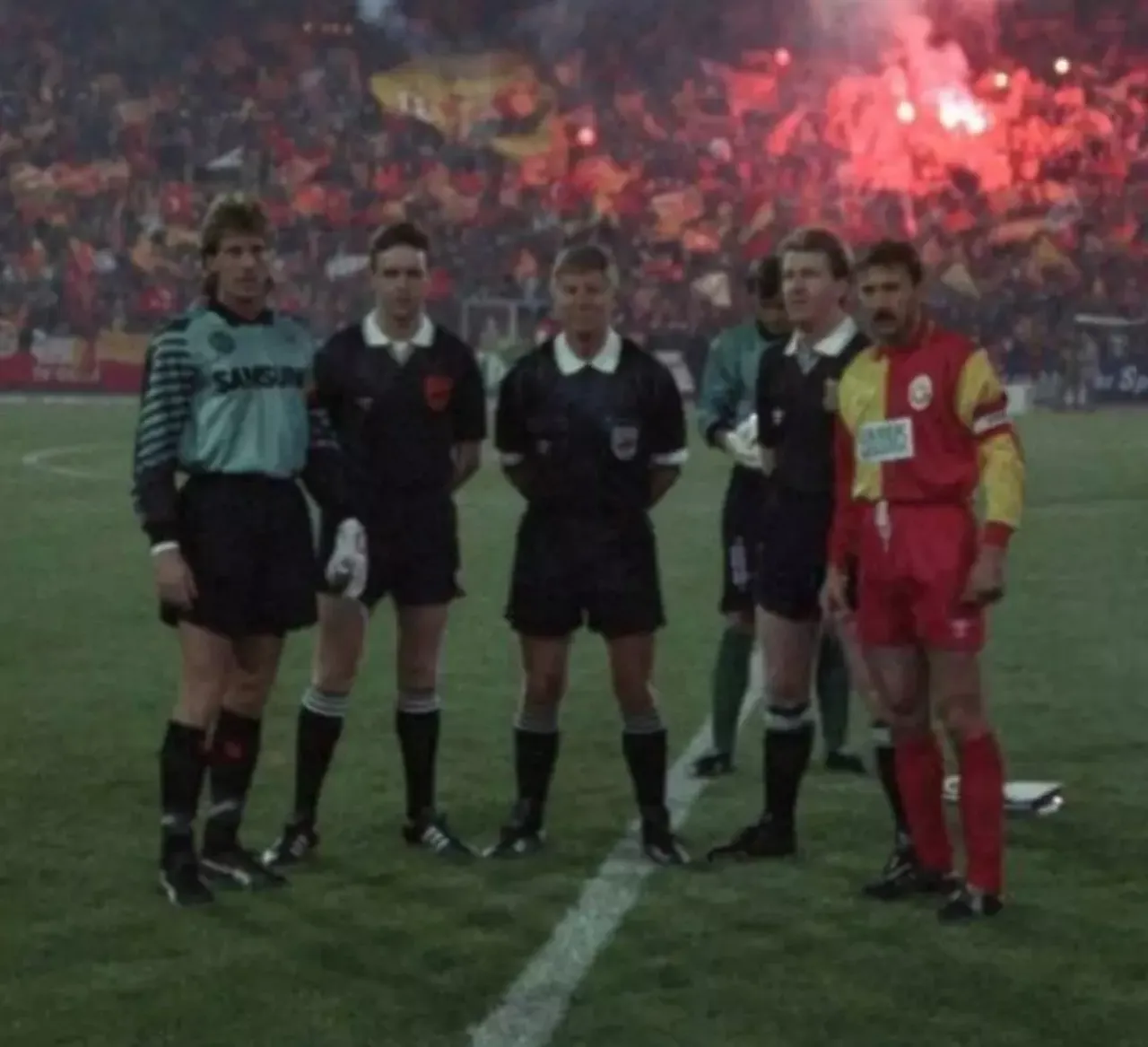 Frankfurt taraftarı Galatasaray'ı hedef aldı! Yayınladıkları saygısızca açıklama sosyal medyayı salladı