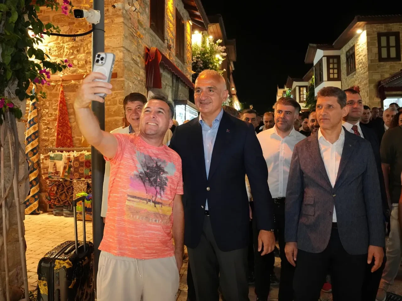 Gece müzeciliği 27 Ören yerinde devam ediyor! Bakan Ersoy’dan Side’de ikinci yıl değerlendirmesi