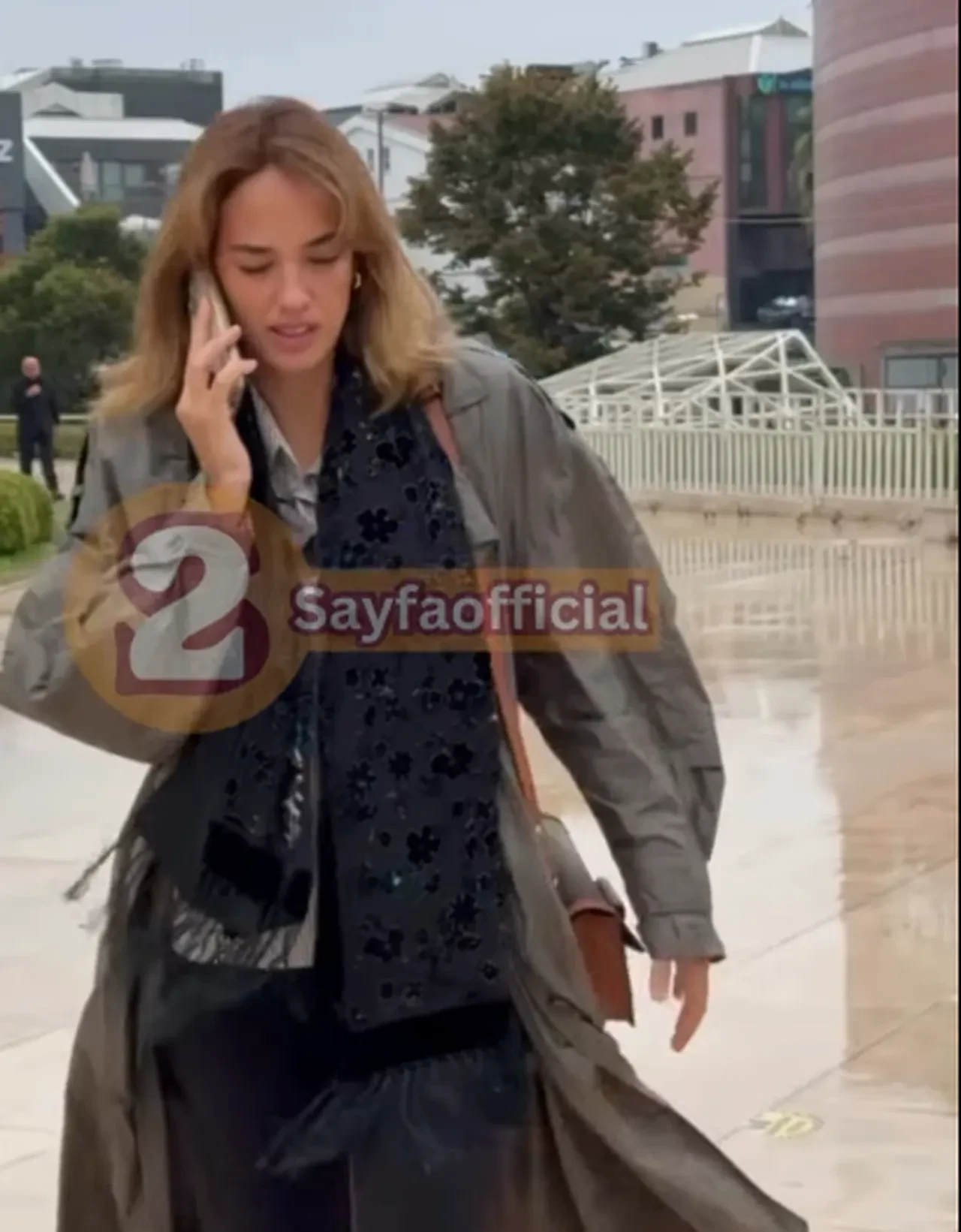 Halit Yukay son yolculuğuna uğurlandı! Kıvanç Tatlıtuğ ve Seda Bakan gözyaşlarına boğuldu