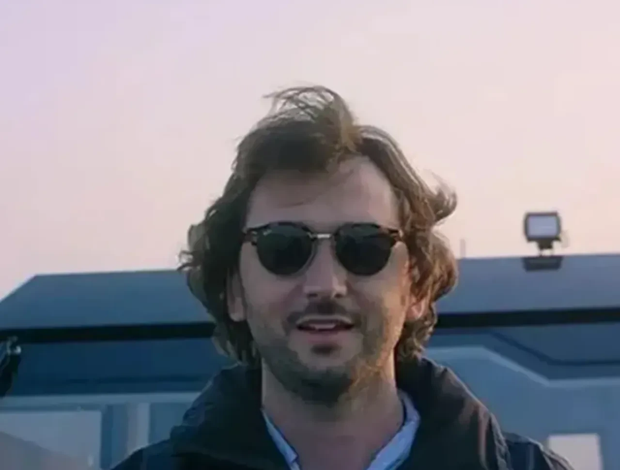 Halit Yukay son yolculuğuna uğurlandı! Kıvanç Tatlıtuğ ve Seda Bakan gözyaşlarına boğuldu