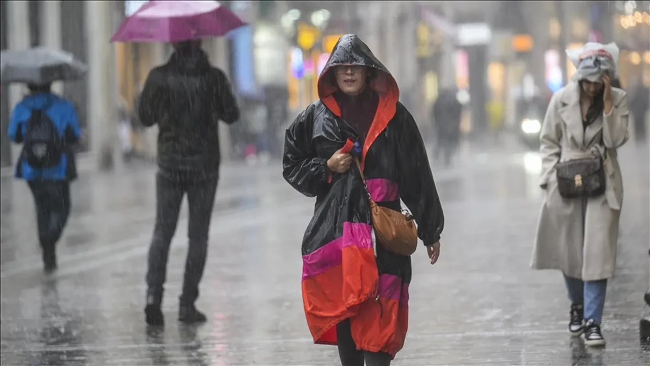Havada sağanak alarmı! Meteoroloji saat vererek uyardı: Sel ve su baskınlarına dikkat