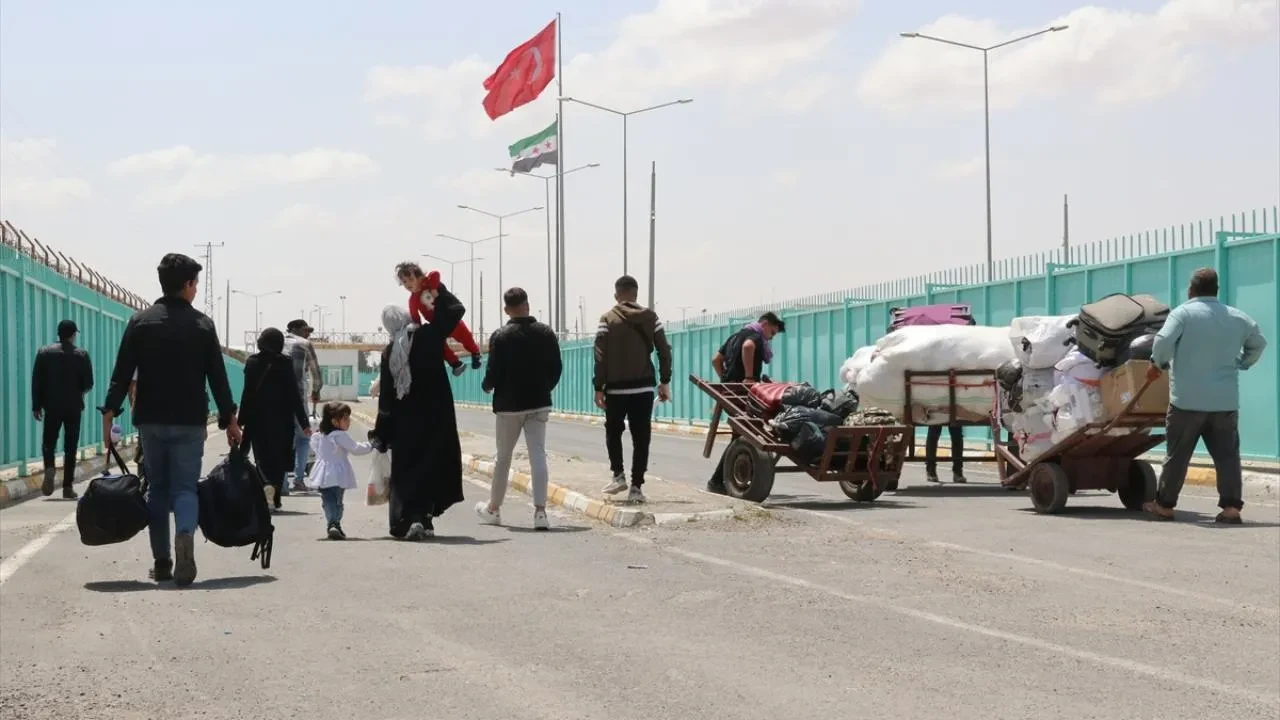 Bakan Yerlikaya açıkladı! İşte ülkesine dönen Suriyeli sayısı
