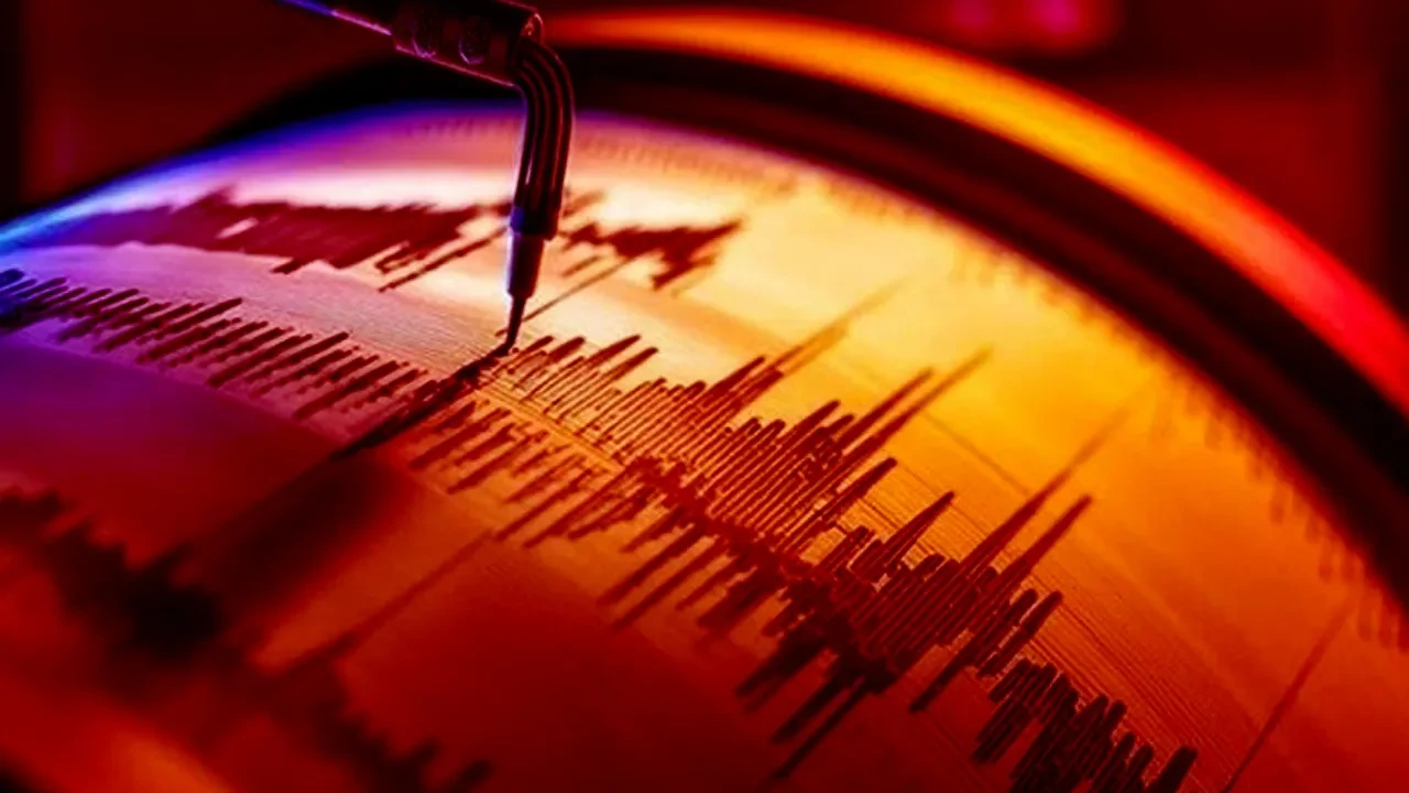 Balıkesir'de korkutan deprem! İstanbul ve çevre iller de sallandı 
