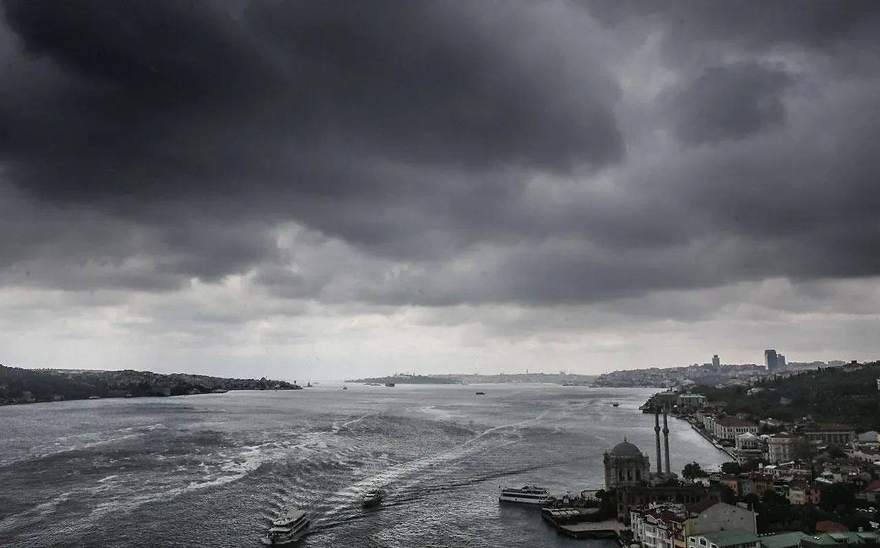 Bugün hava nasıl olacak? Meteoroloji'den 4 il için sarı kodlu kuvvetli sağanak uyarısı | İstanbul'da yağmur var mı?