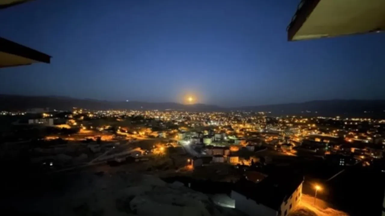Bugün ve yarın için 'kanlı ay' alarmı! Deprem olacak korkusu sardı