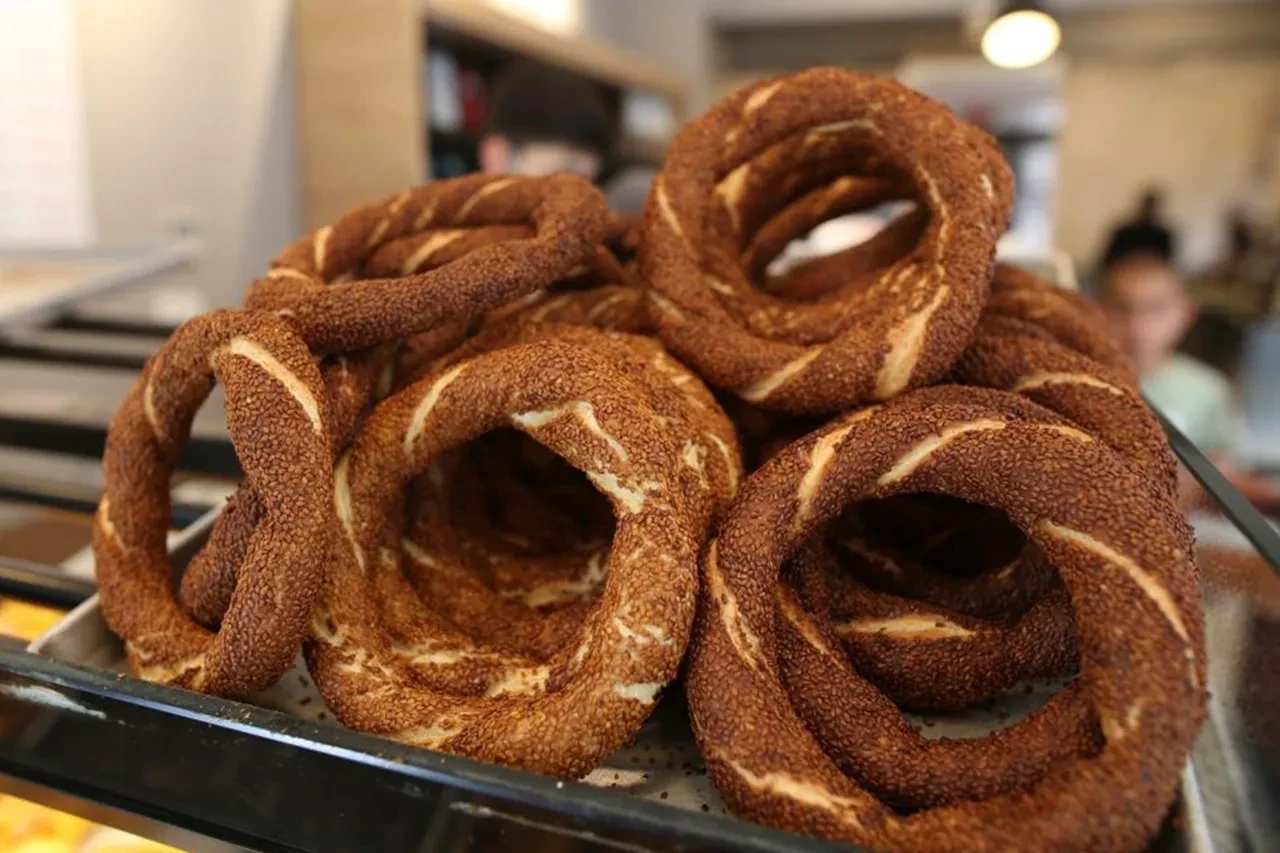 Çaydan sonra simit fiyatlarına da zam geldi