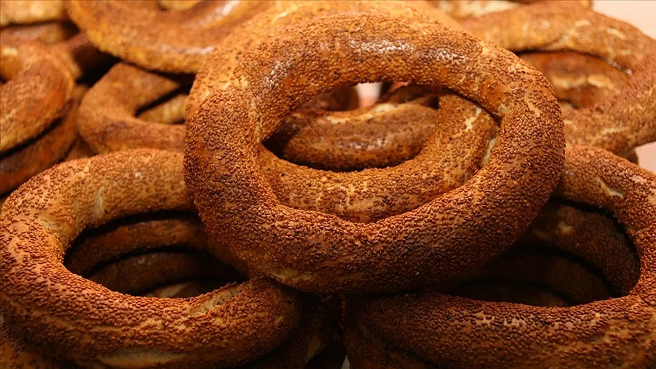 Çaydan sonra simit fiyatlarına da zam geldi