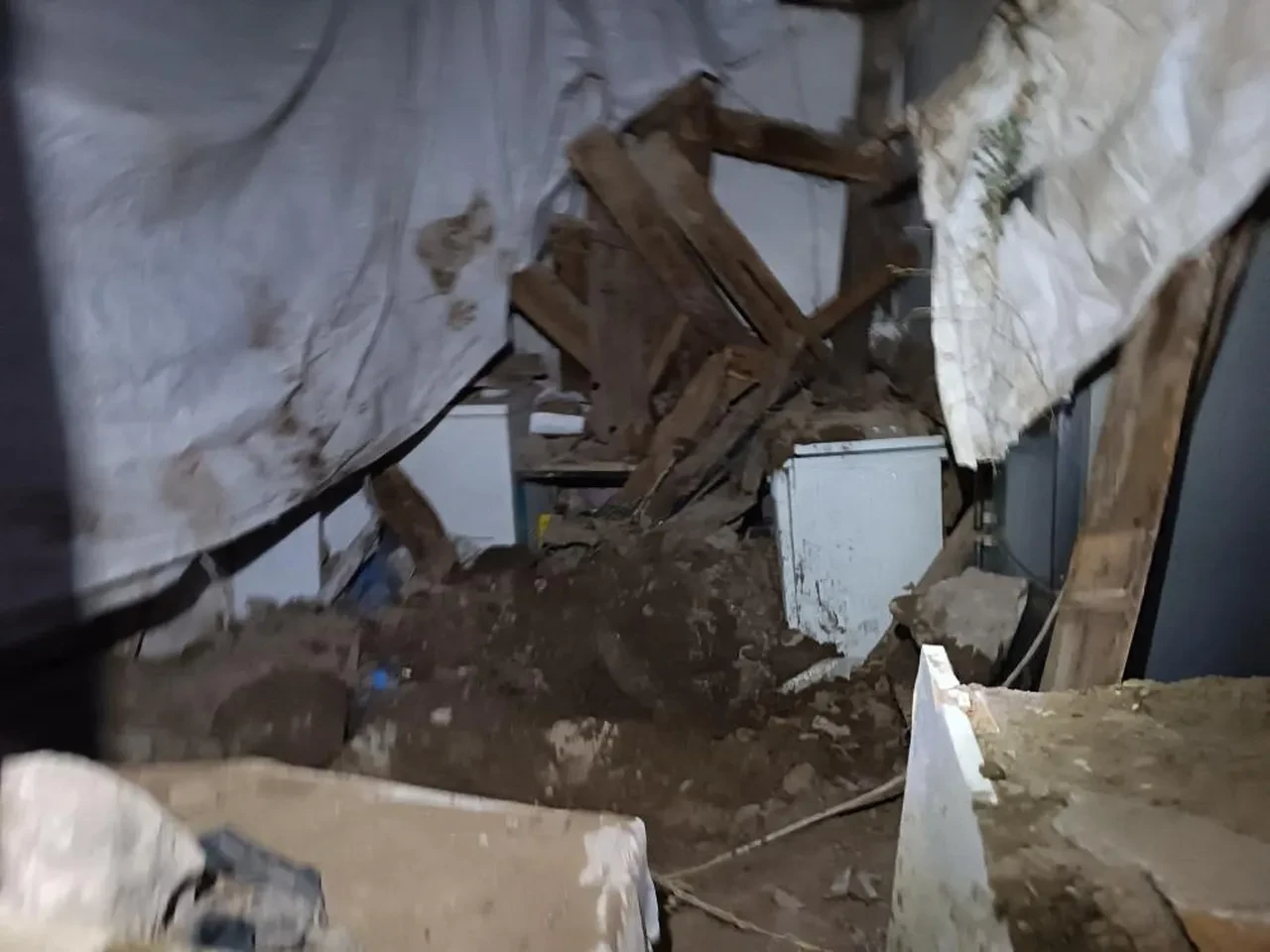 Erzurum'da evin çatısı çöktü: Çok sayıda can kaybı ve yaralı var