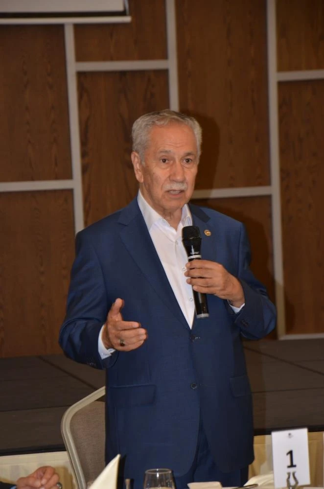 Arınç’tan Manisa’da AK Parti övgüsü: "Türkiye ne gördüyse AK Parti sayesinde gördü"