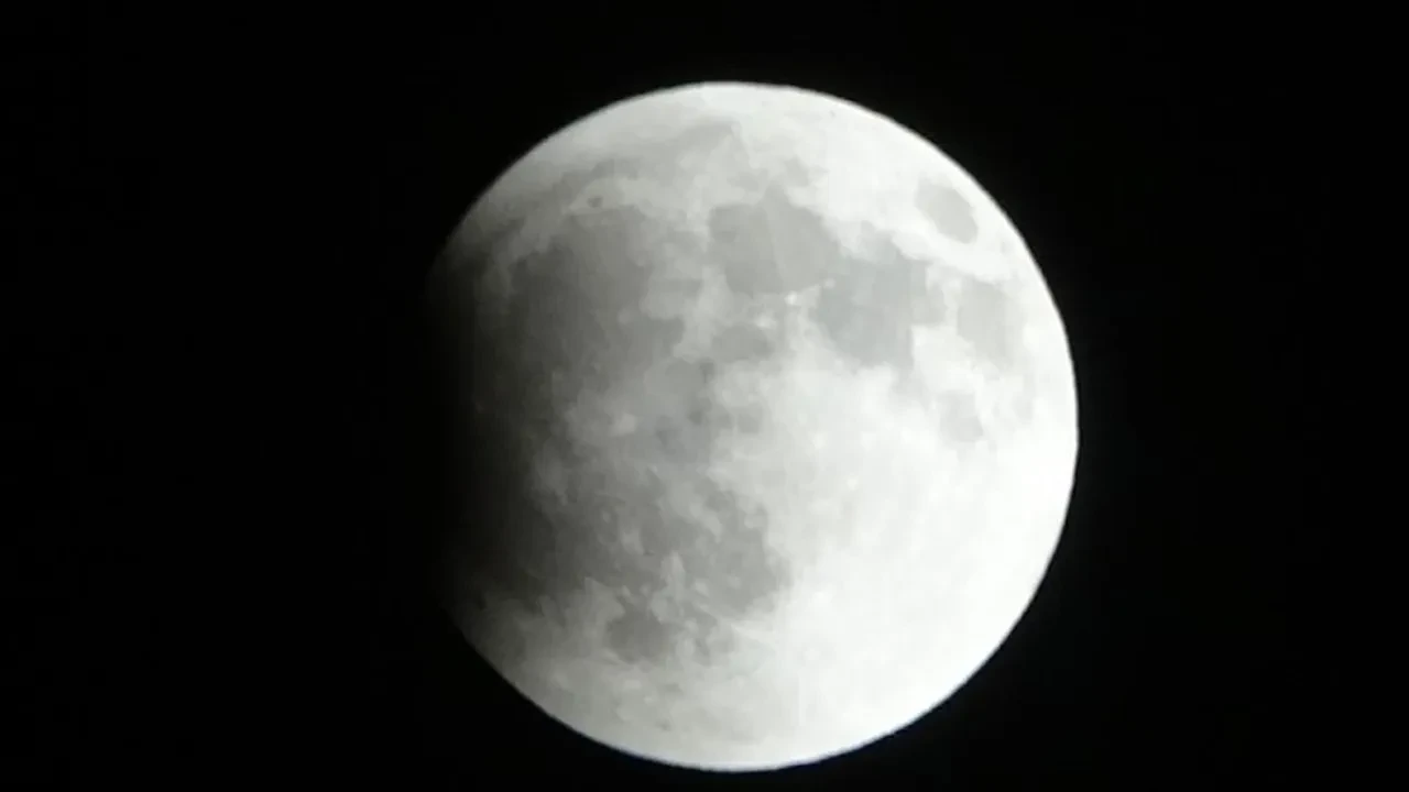 Kanlı Ay tutulması başladı! Ne zamana kadar sürecek?