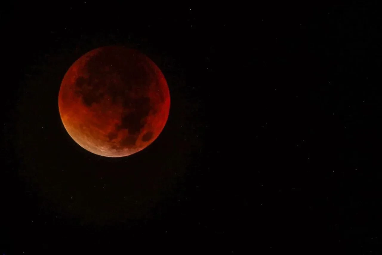 Kanlı Ay tutulması depremi tetikler mi? Sosyal medyada artan iddialara uzmanı cevap verdi