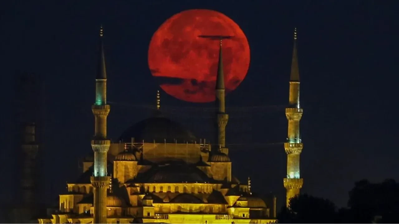 Kanlı Ay tutulması İstanbul'da nereden izlenir? 7 Eylül'ü 8 Eylül'e bağlayan gece gerçekleşecek