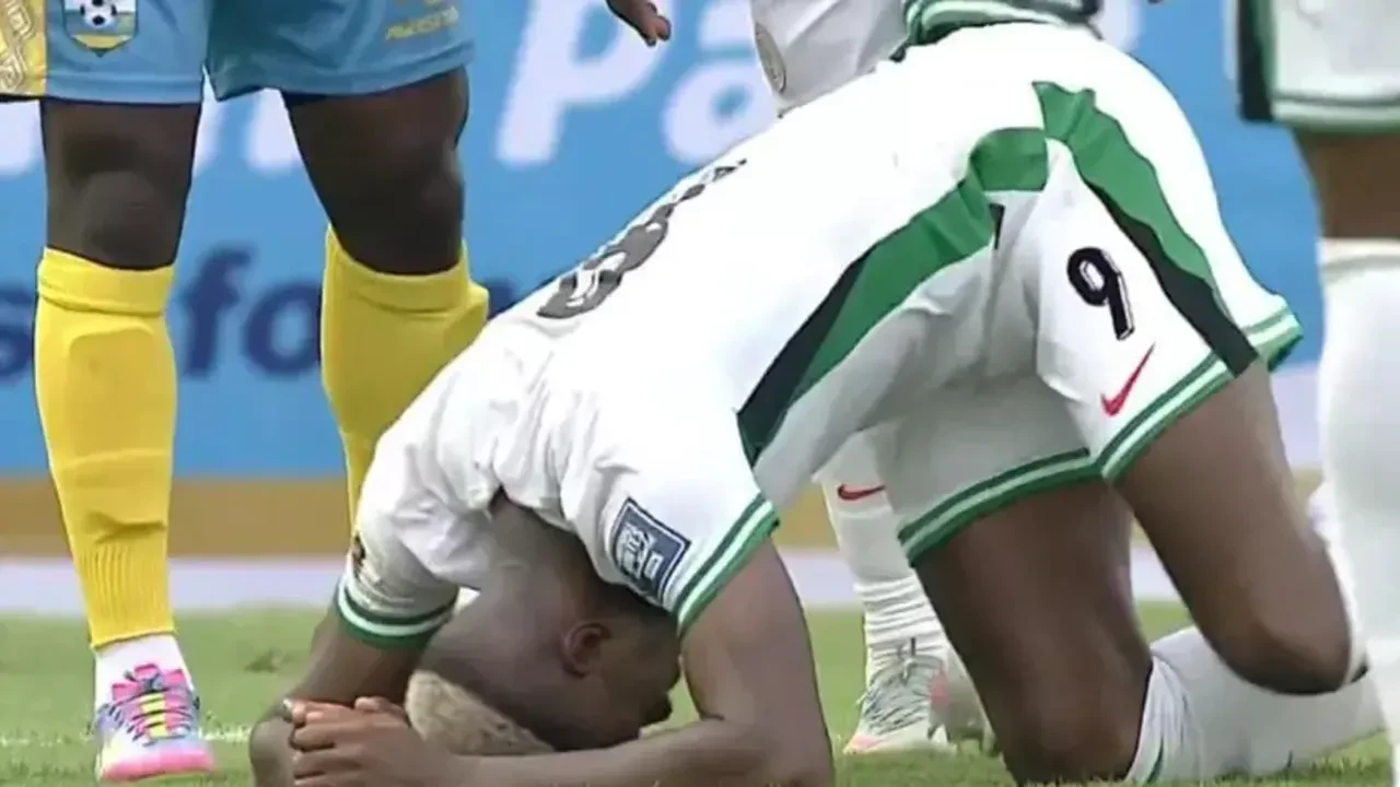 Osimhen'den kötü haber! Milli maçta sakatlanmıştı, kritik maçta yok