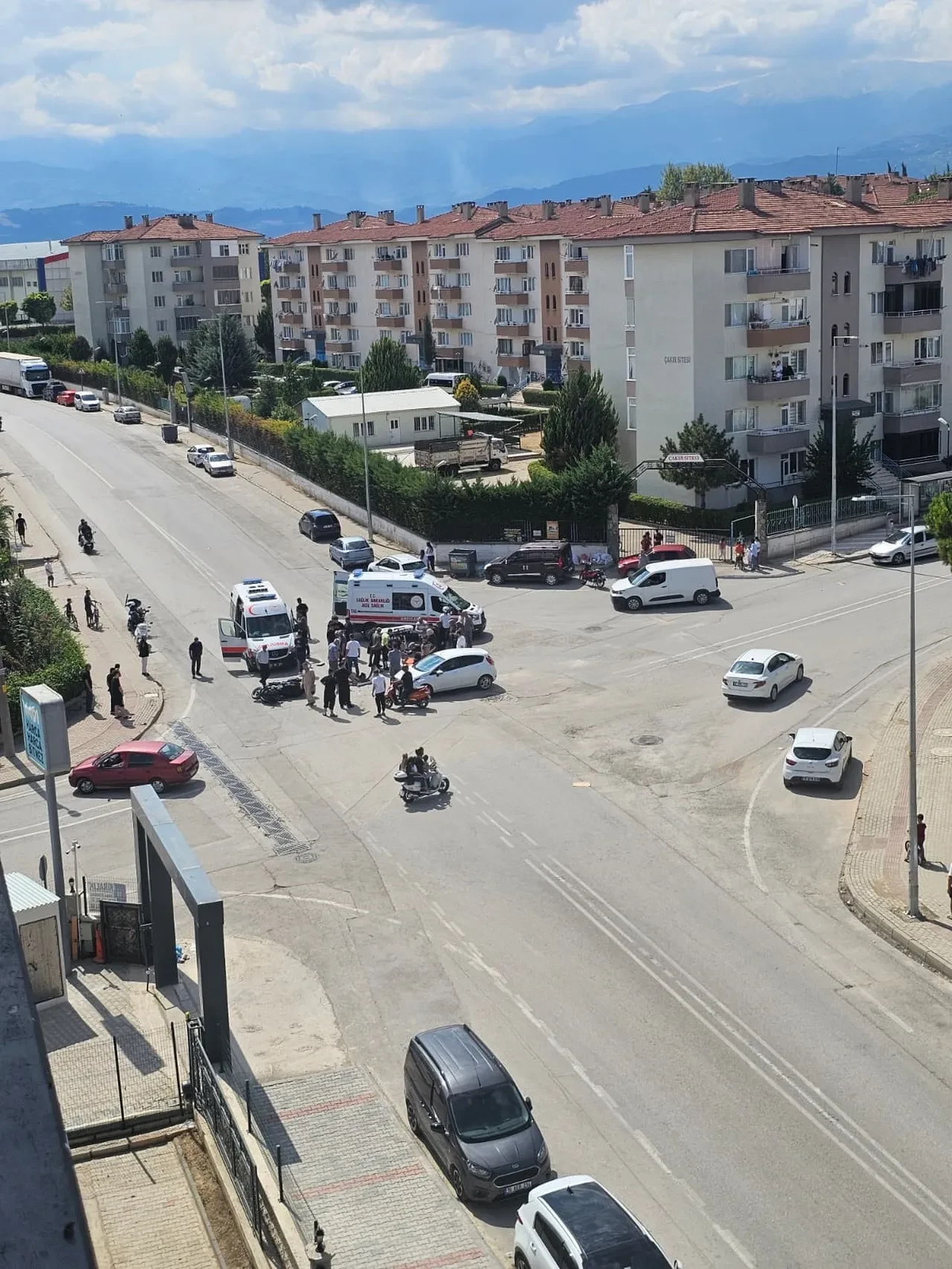 Otomobil ile kaza yapan motosikletteki çift yaralandı