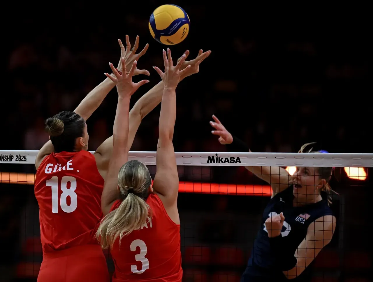 Türkiye İtalya voleybol maçı nerede oynanıyor, hangi ülkede? Filenin Sultanları Dünya Voleybol Şampiyonası final maçı başladı