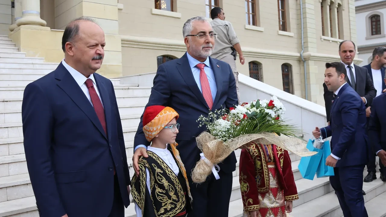 Türkiye Yüzyılı buluşmaları Kastamonu’da: Bakan Işıkhan yatırımları değerlendirdi