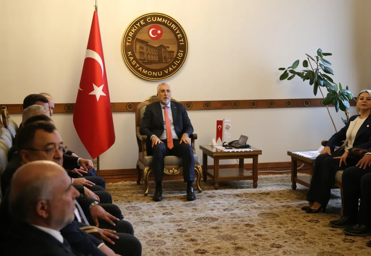 Türkiye Yüzyılı buluşmaları Kastamonu’da: Bakan Işıkhan yatırımları değerlendirdi