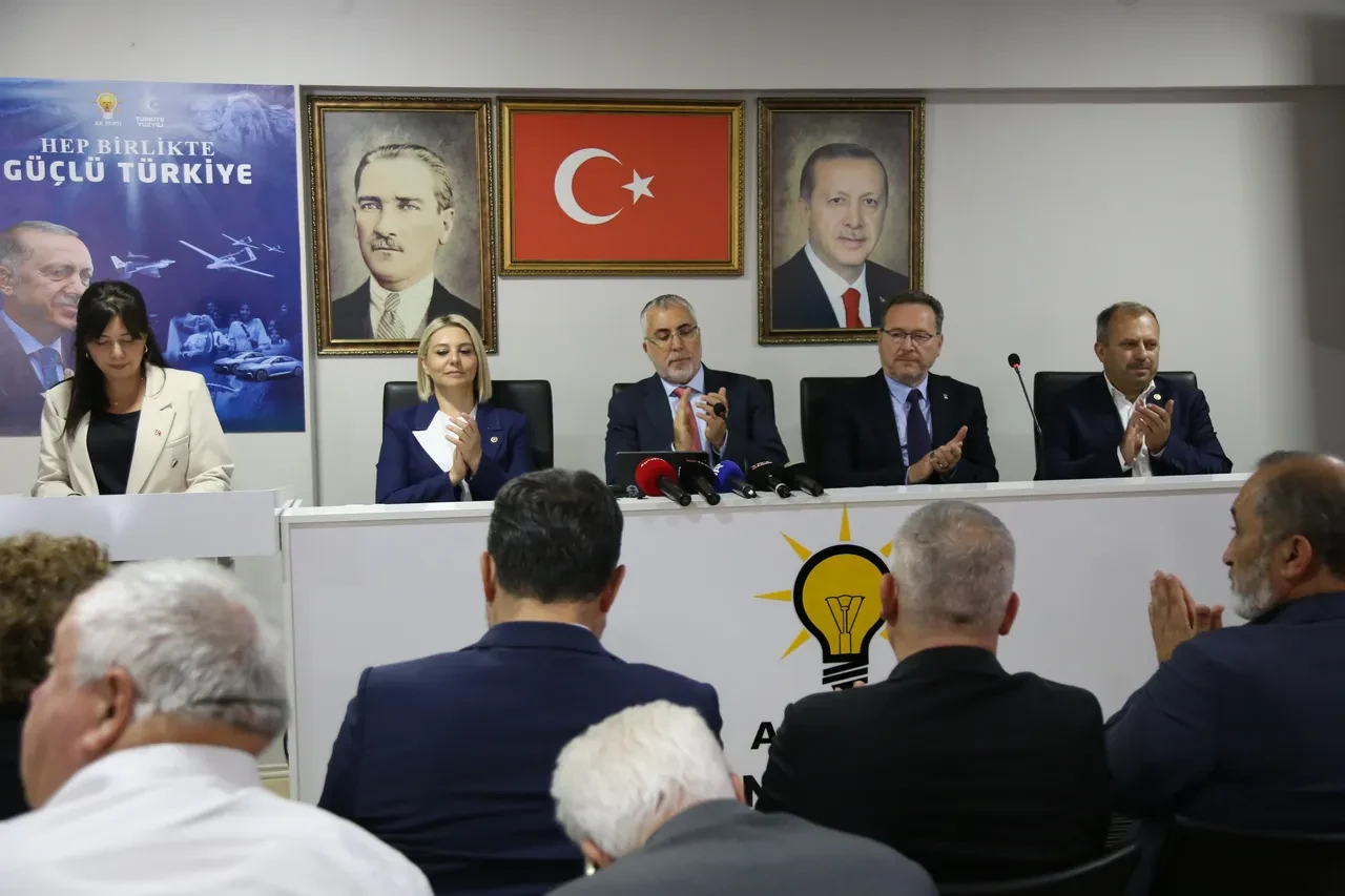 Türkiye Yüzyılı buluşmaları Kastamonu’da: Bakan Işıkhan yatırımları değerlendirdi