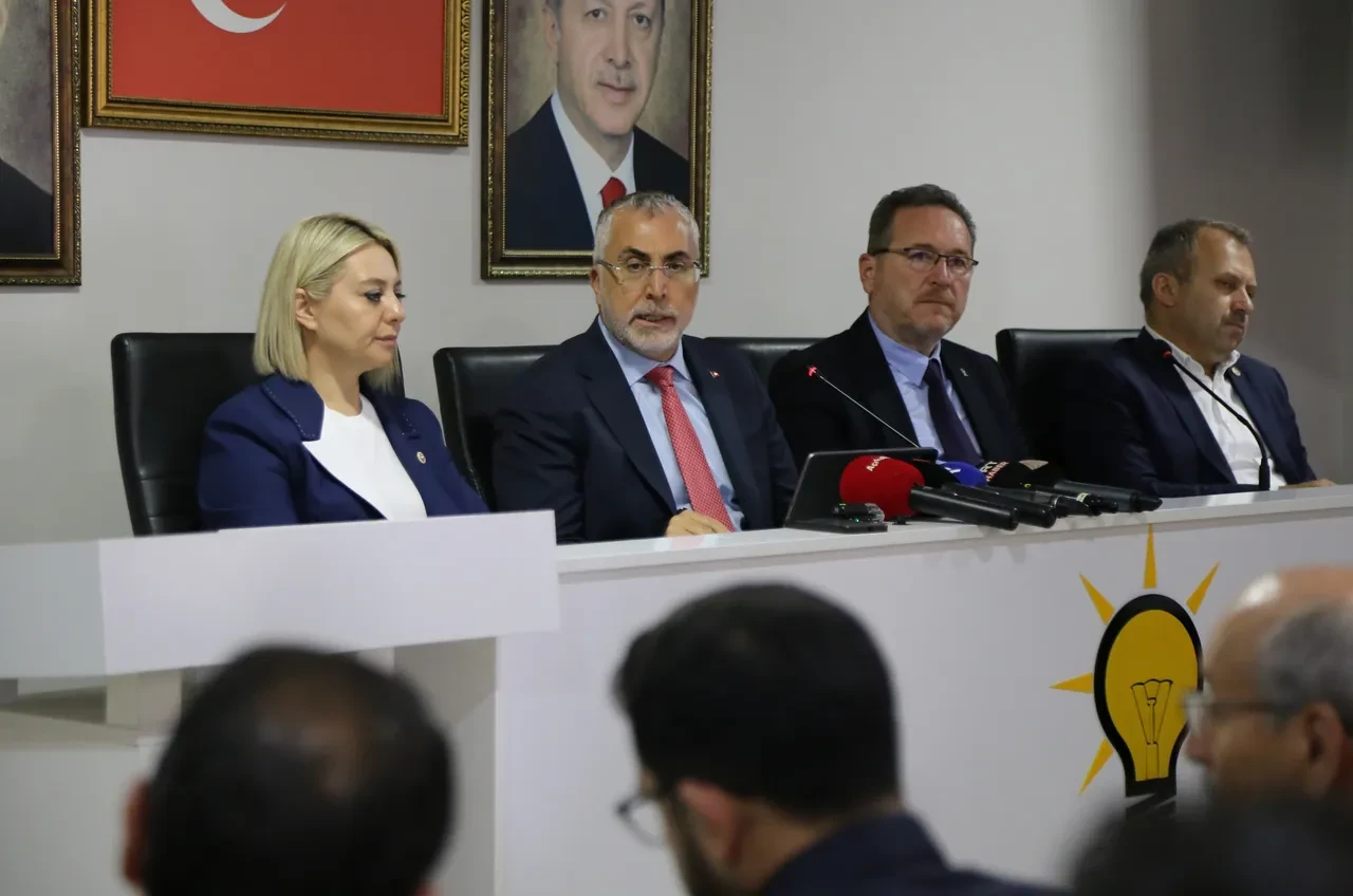 Türkiye Yüzyılı buluşmaları Kastamonu’da: Bakan Işıkhan yatırımları değerlendirdi