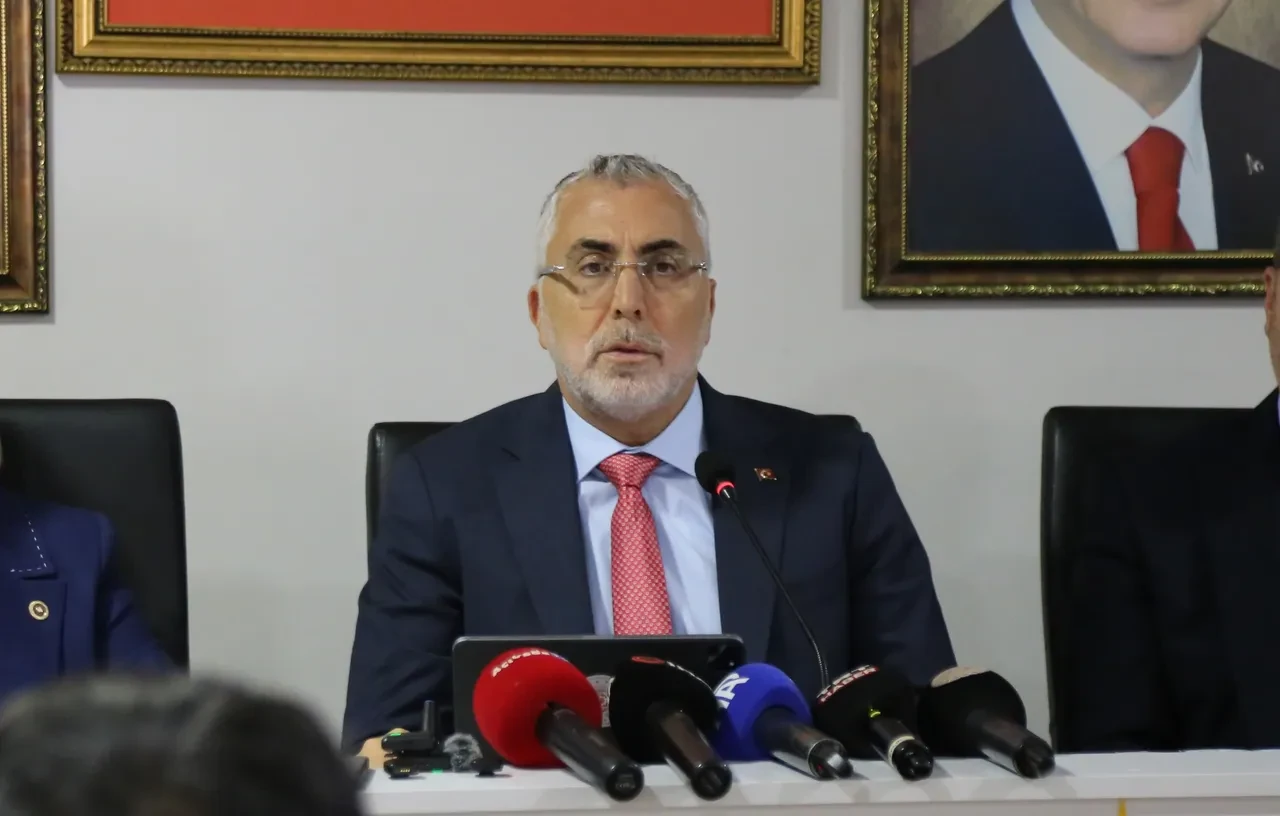 Türkiye Yüzyılı buluşmaları Kastamonu’da: Bakan Işıkhan yatırımları değerlendirdi