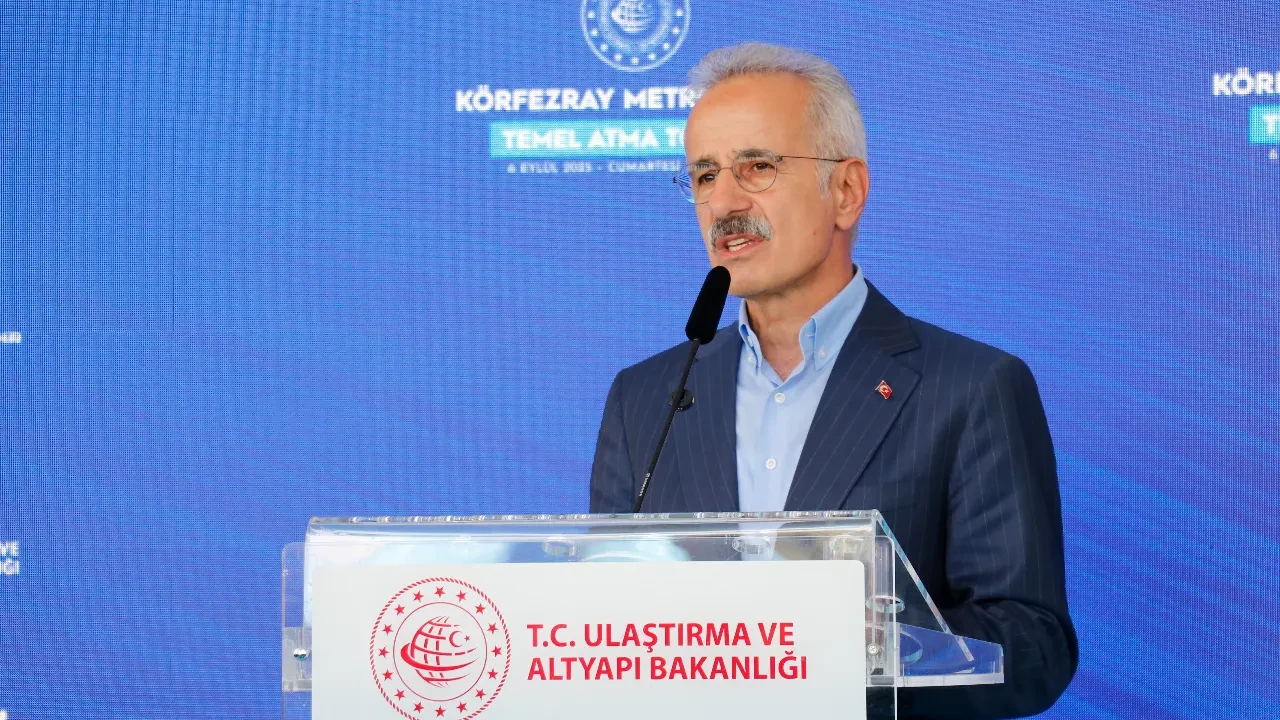 Ulaştırma Bakanı Uraloğlu: Boğazlarımız dünya için stratejik enerji geçiş koridoru
