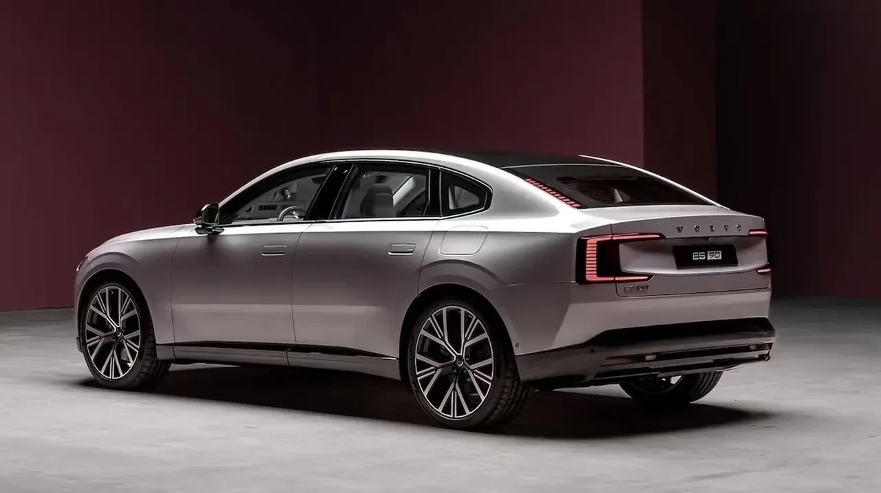 Volvo ES90 sahneye çıktı: 700 km menzilli elektrikli amiral gemisi