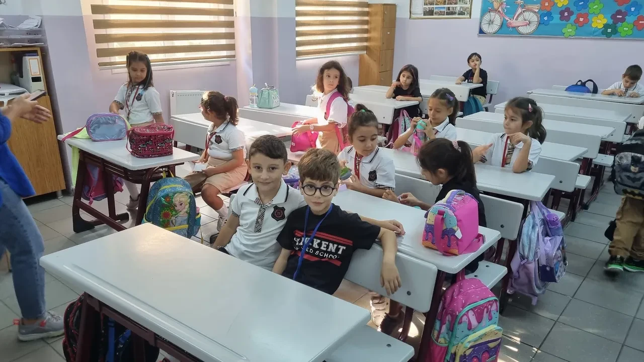 Yaz tatili sona eriyor, okullar açılıyor! 20 milyon öğrenci formalarla geri dönüyor