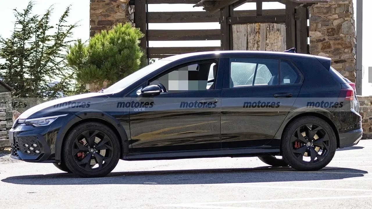 Yeni Volkswagen Golf test sürüşünde görüntülendi