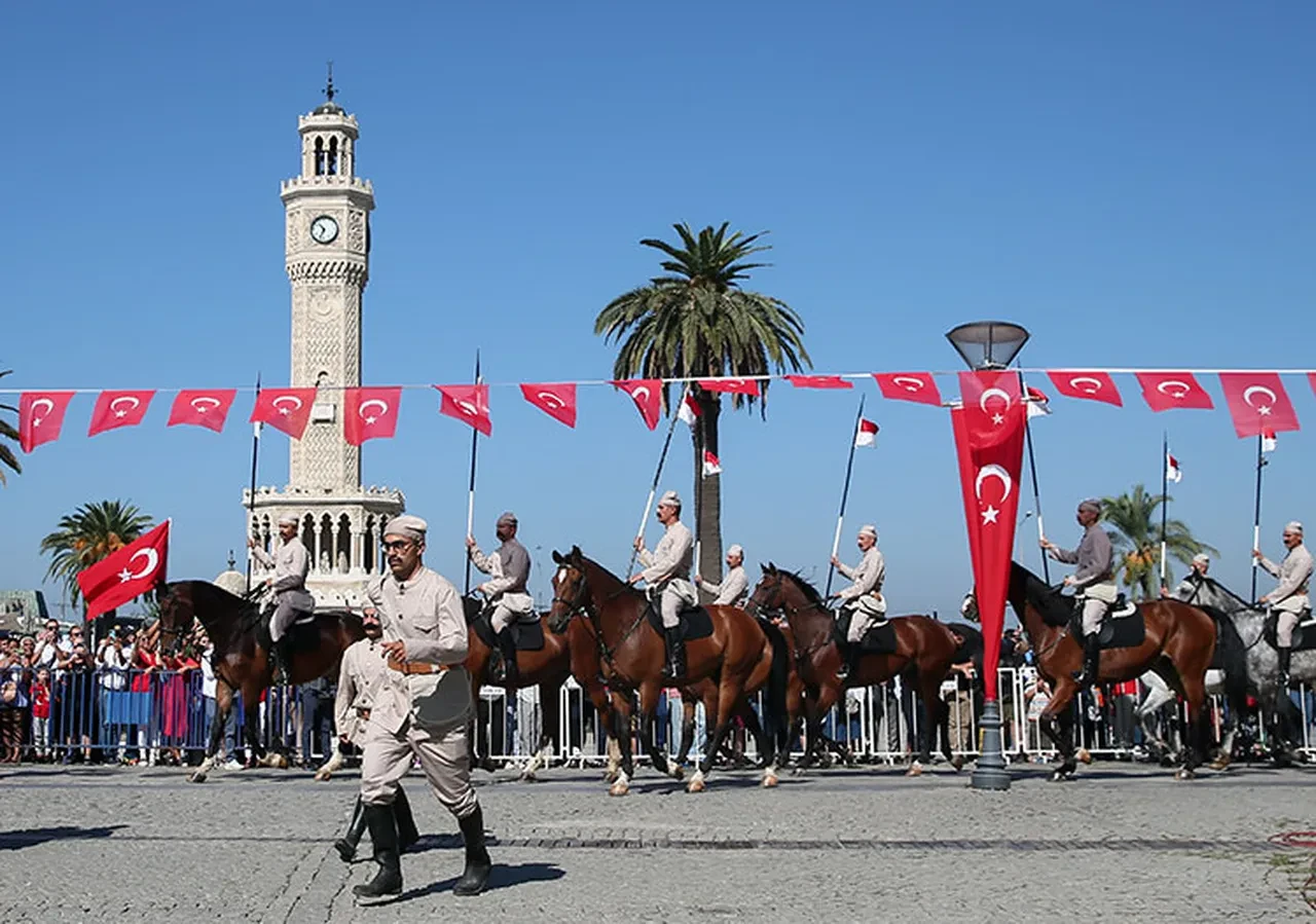 9 Eylül İzmir Kurtuluş günü etkinlik programı! Fener Alayı, Mor ve Ötesi konseri ne zaman, saat kaçta, nerede?