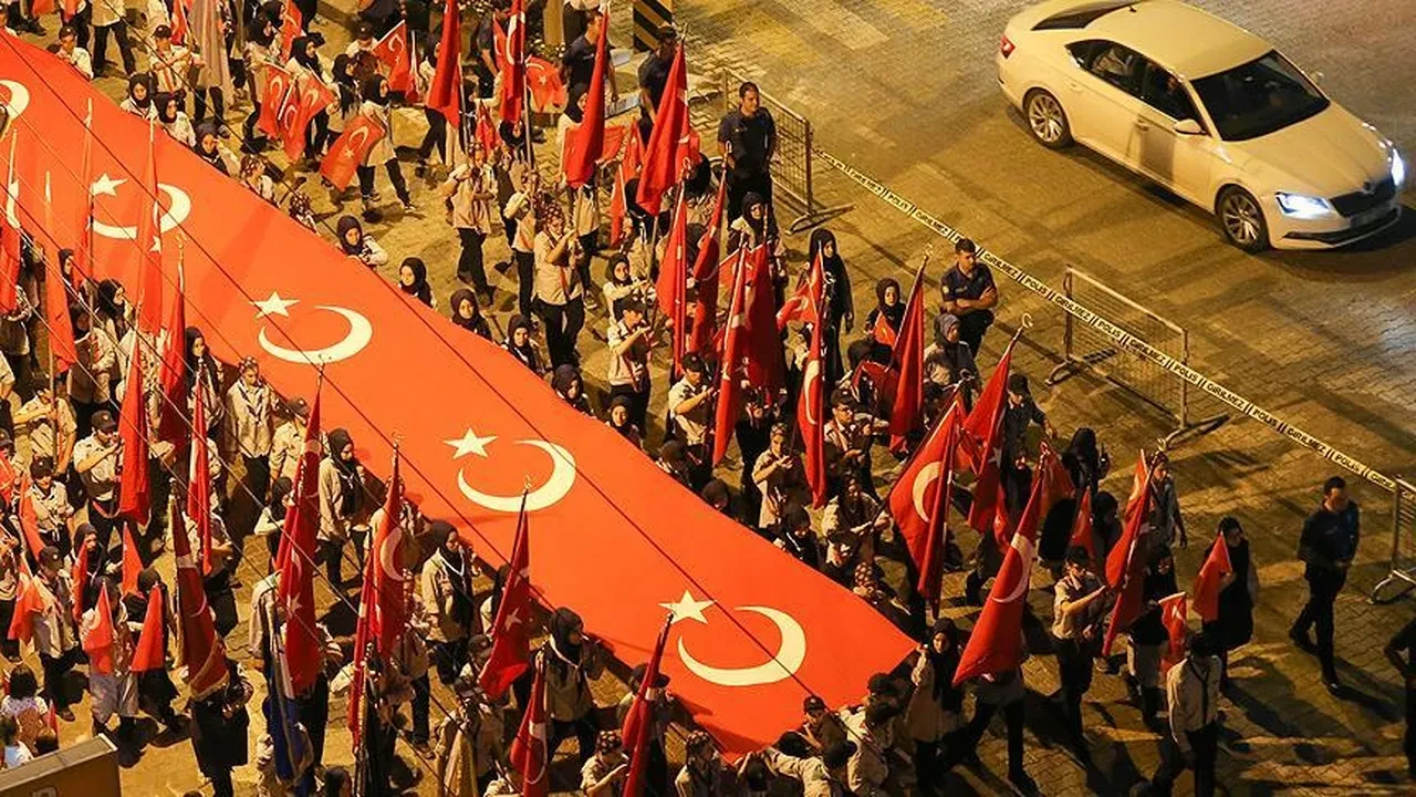 9 Eylül İzmir Kurtuluş günü etkinlik programı! Fener Alayı, Mor ve Ötesi konseri ne zaman, saat kaçta, nerede?