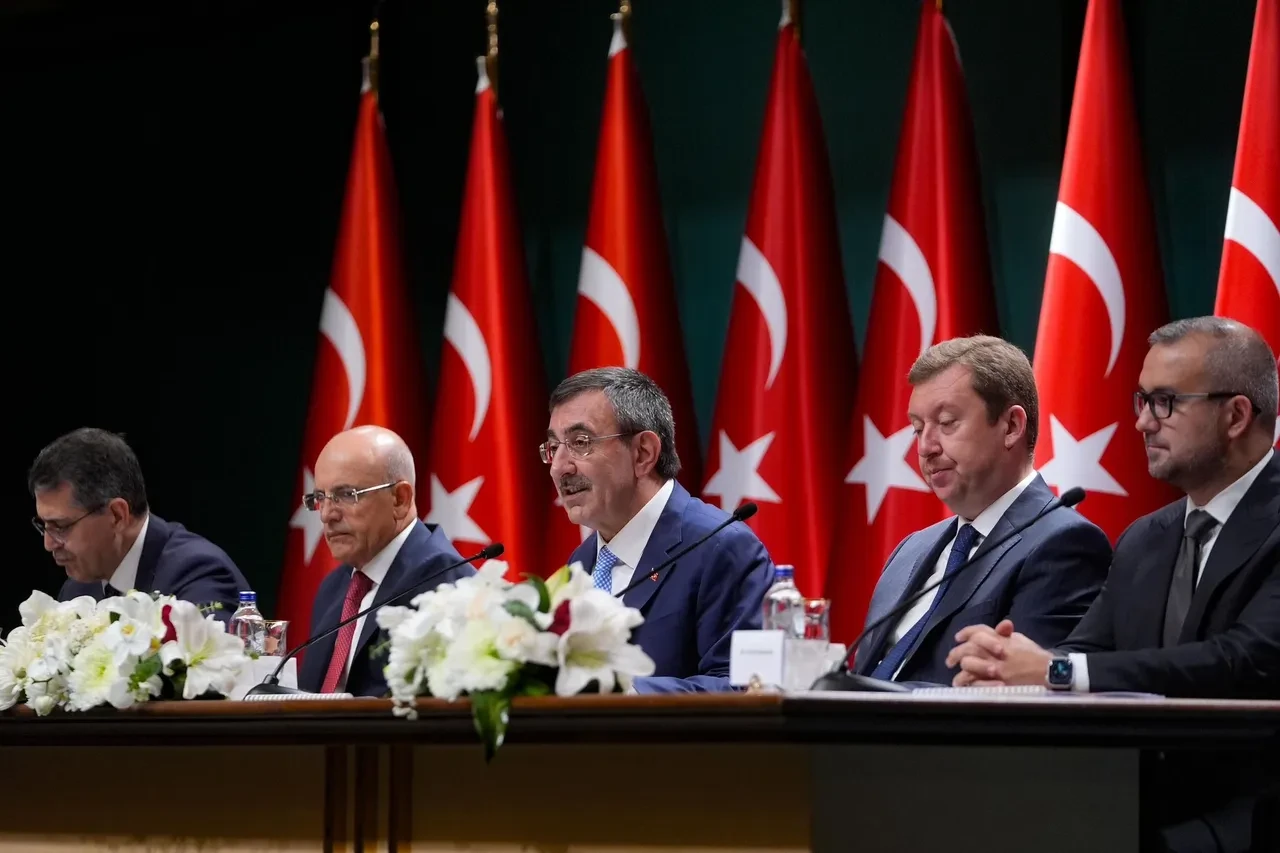Bakan Şimşek'ten OVP değerlendirmesi: Kayıt dışı zenginlerden daha fazla vergi alınacak