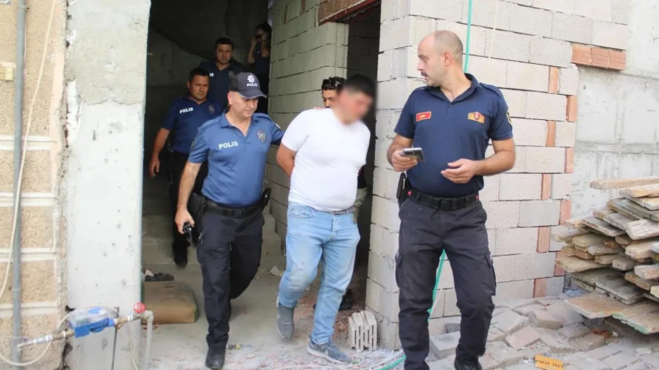 Bunalıma giren genç çatıya çıktı! Ekipler alarma geçti