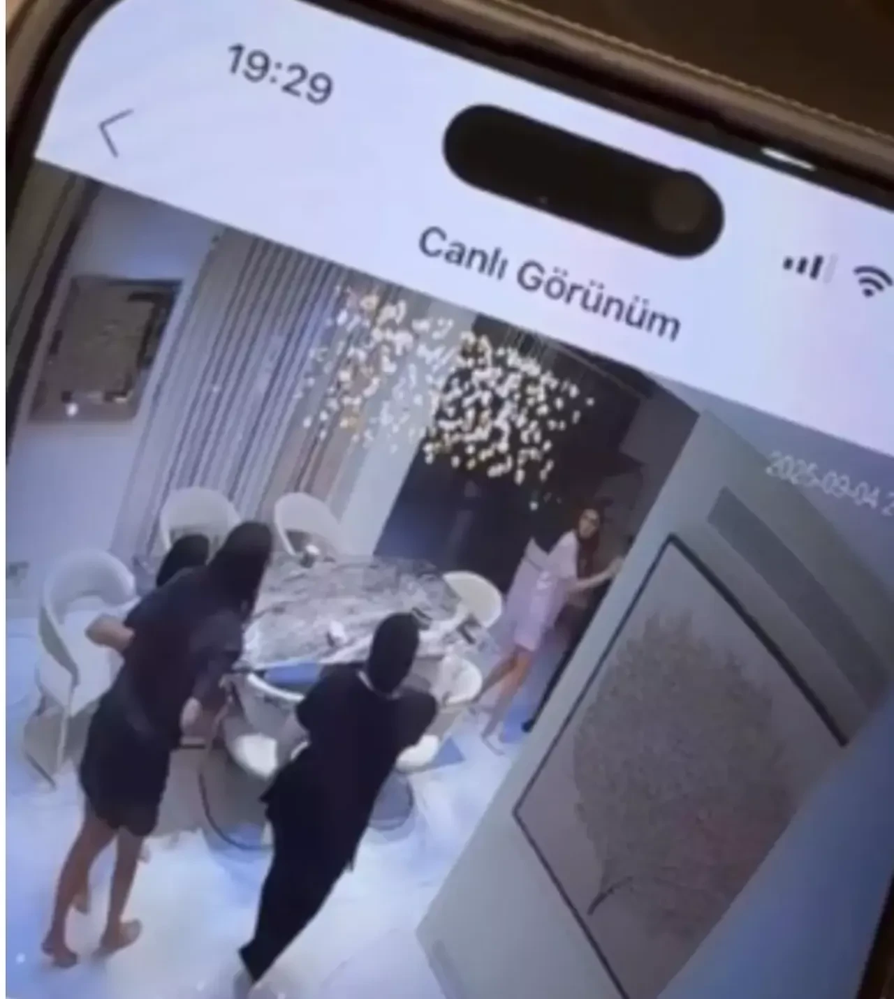 Dilan Polat, Engin Polat'ın kendisini evden kovduğu anları paylaştı! Kavga videosu 'pes' dedirtti 