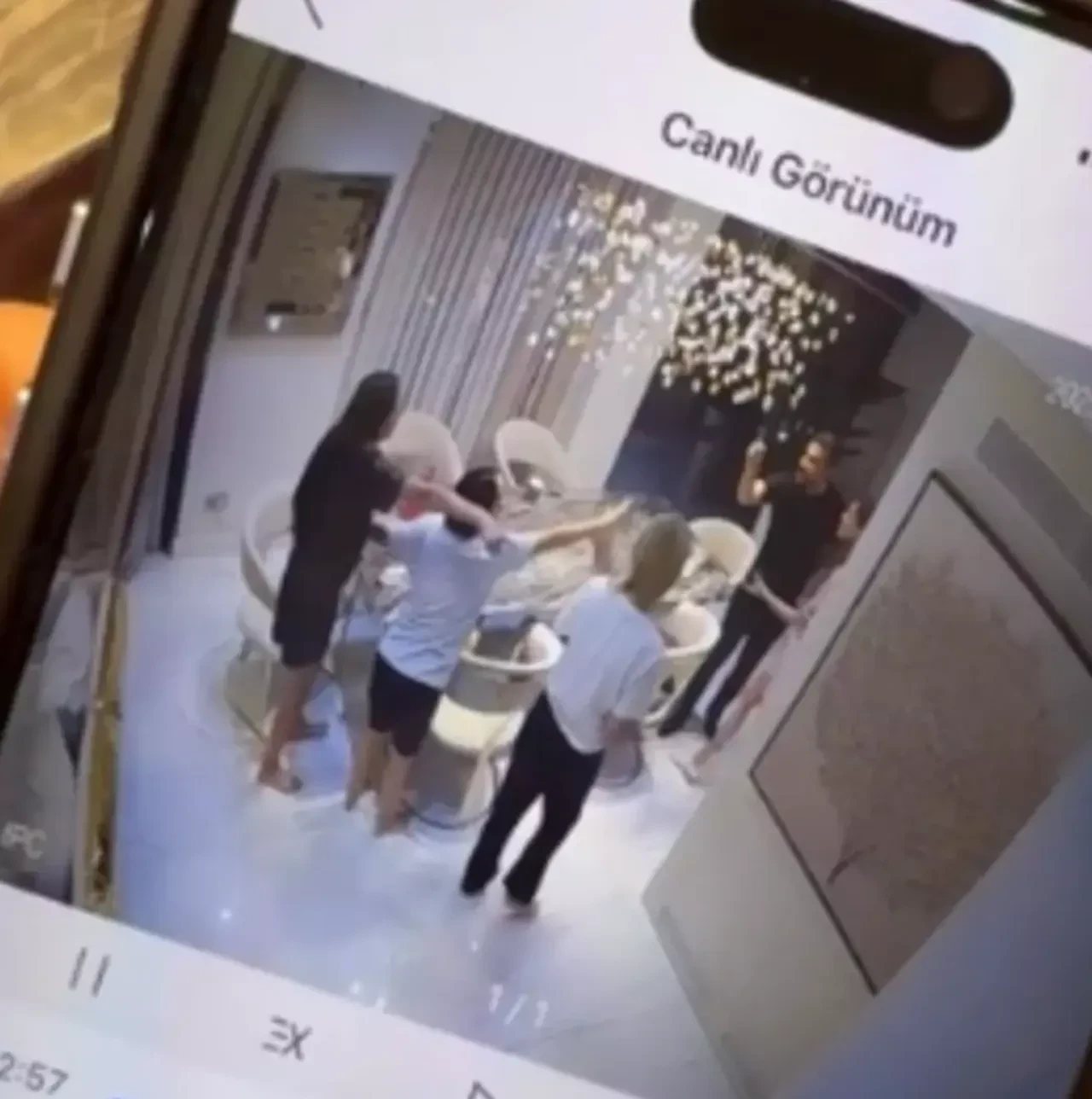 Dilan Polat, Engin Polat'ın kendisini evden kovduğu anları paylaştı! Kavga videosu 'pes' dedirtti 