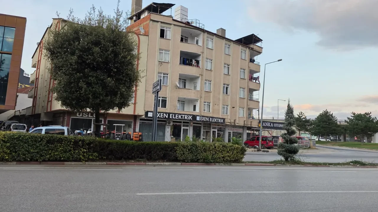 Dışarıyı seyrederken bir anda düştü! 5 yaşındaki çocuktan acı haber