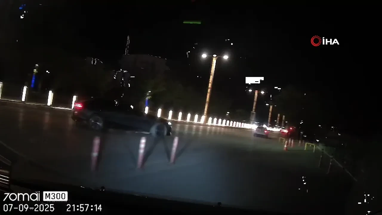 Elazığ’da drift atan sürücü trafiği tehlikeye attı! O anlar kameralara yansıdı