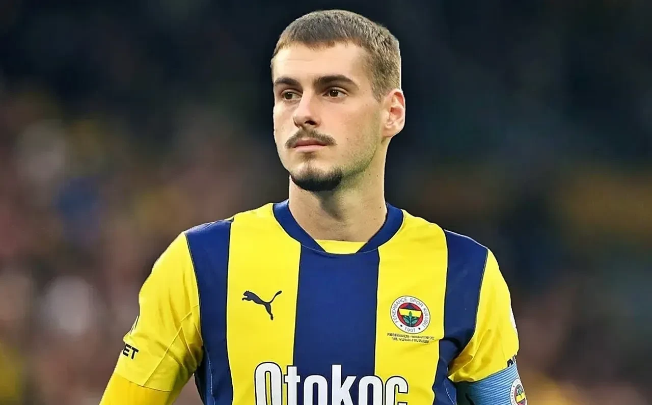 Fenerbahçe'de bir ayrılık daha! TFF'ye resmen bildirdiler