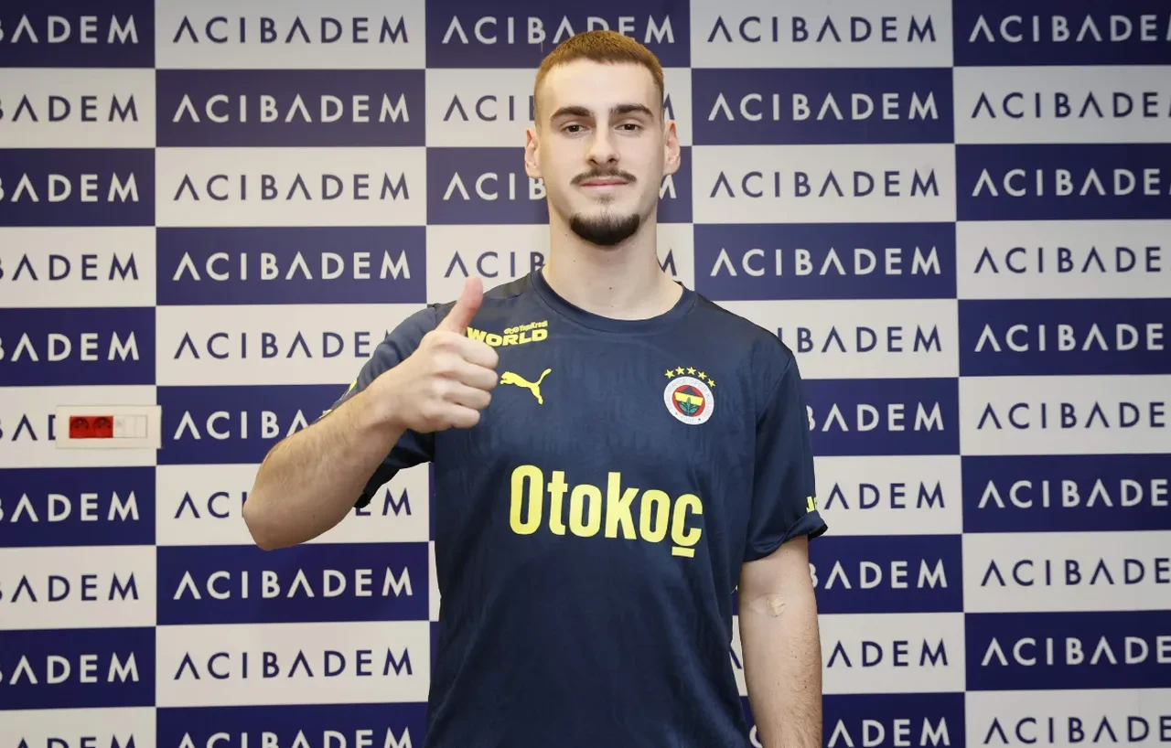Fenerbahçe'de bir ayrılık daha! TFF'ye resmen bildirdiler