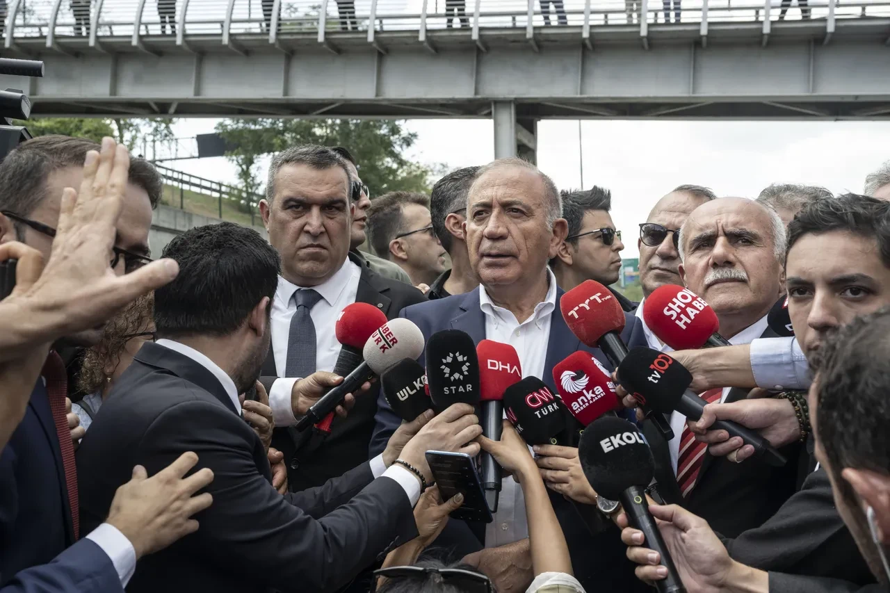 Gürsel Tekin'den kendisine tepki gösteren CHP'lilere zor soru: Ne oldu da birdenbire canavar olduk?