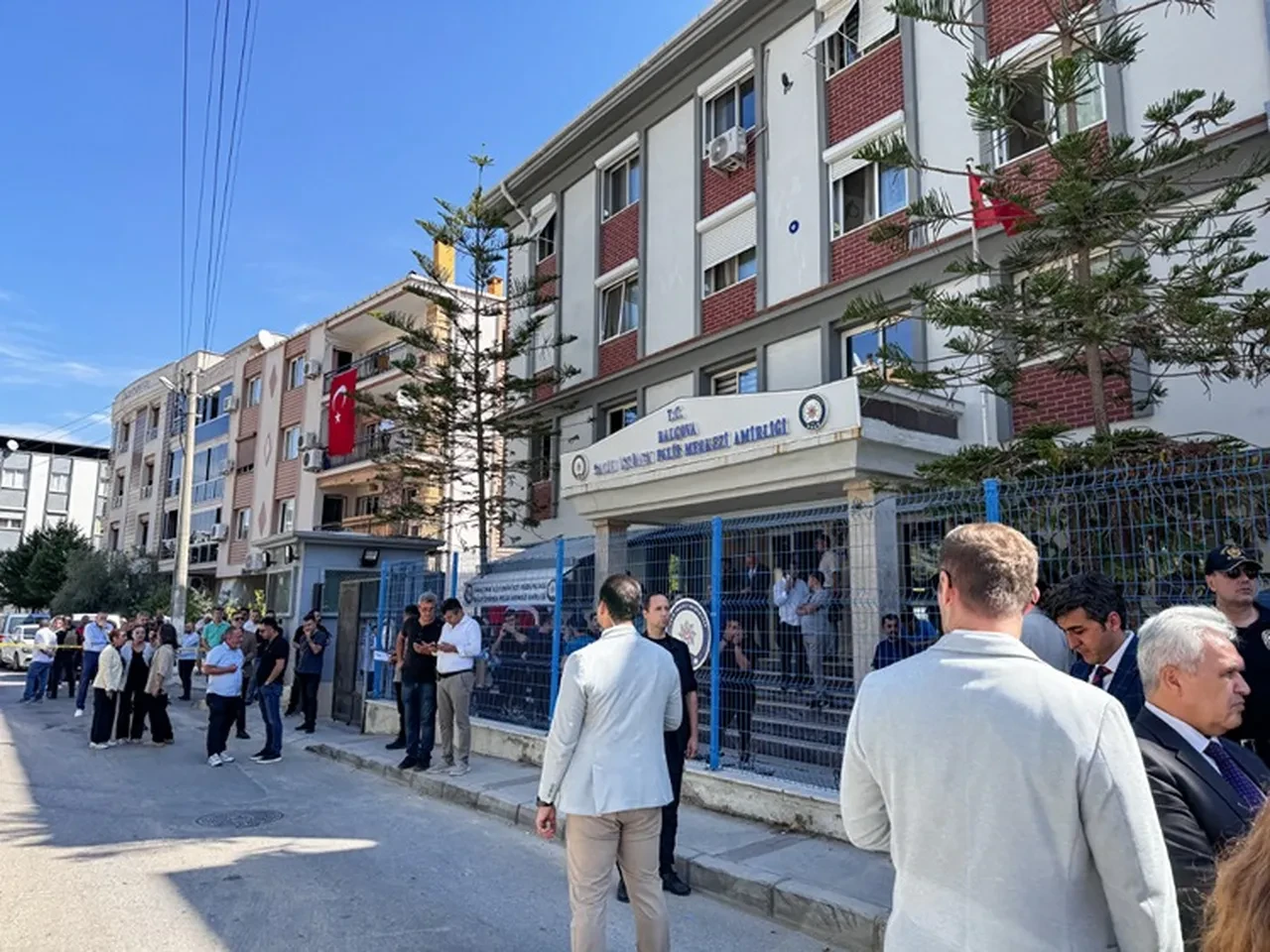 İzmir karakol saldırganı öldü mü, yaşıyor mu? Gözaltına alınıp sağlık kontrolüne götürülmüştü