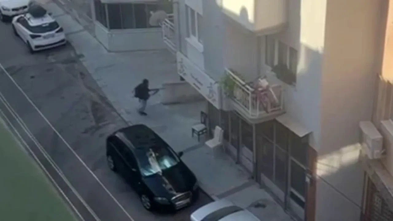 İzmir'de polis karakoluna silahlı saldırı! 2 polis şehit oldu