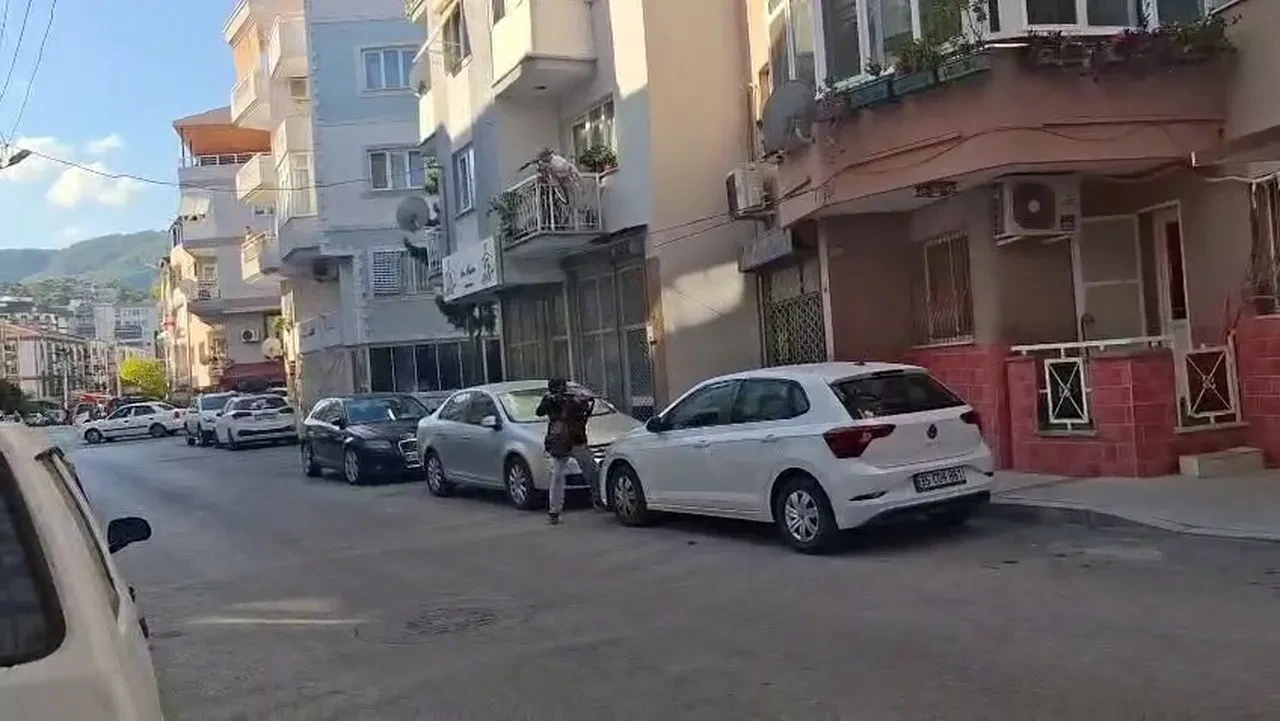 İzmir'de polis merkezine hain saldırının görüntüleri ortaya çıktı