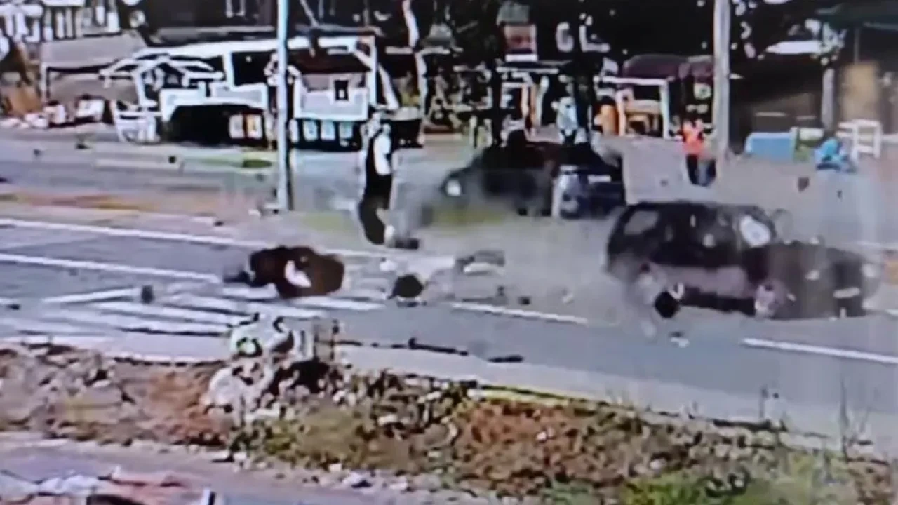 Korkunç kaza kamerada! Anne öldü, kızı yaralandı