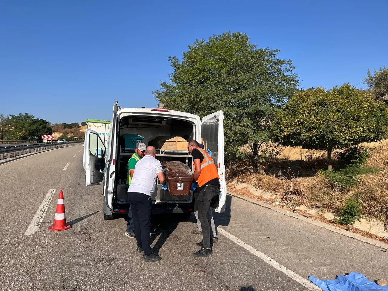 Manisa'da kahreden kaza! Patlayan lastik bir ailenin sonu oldu