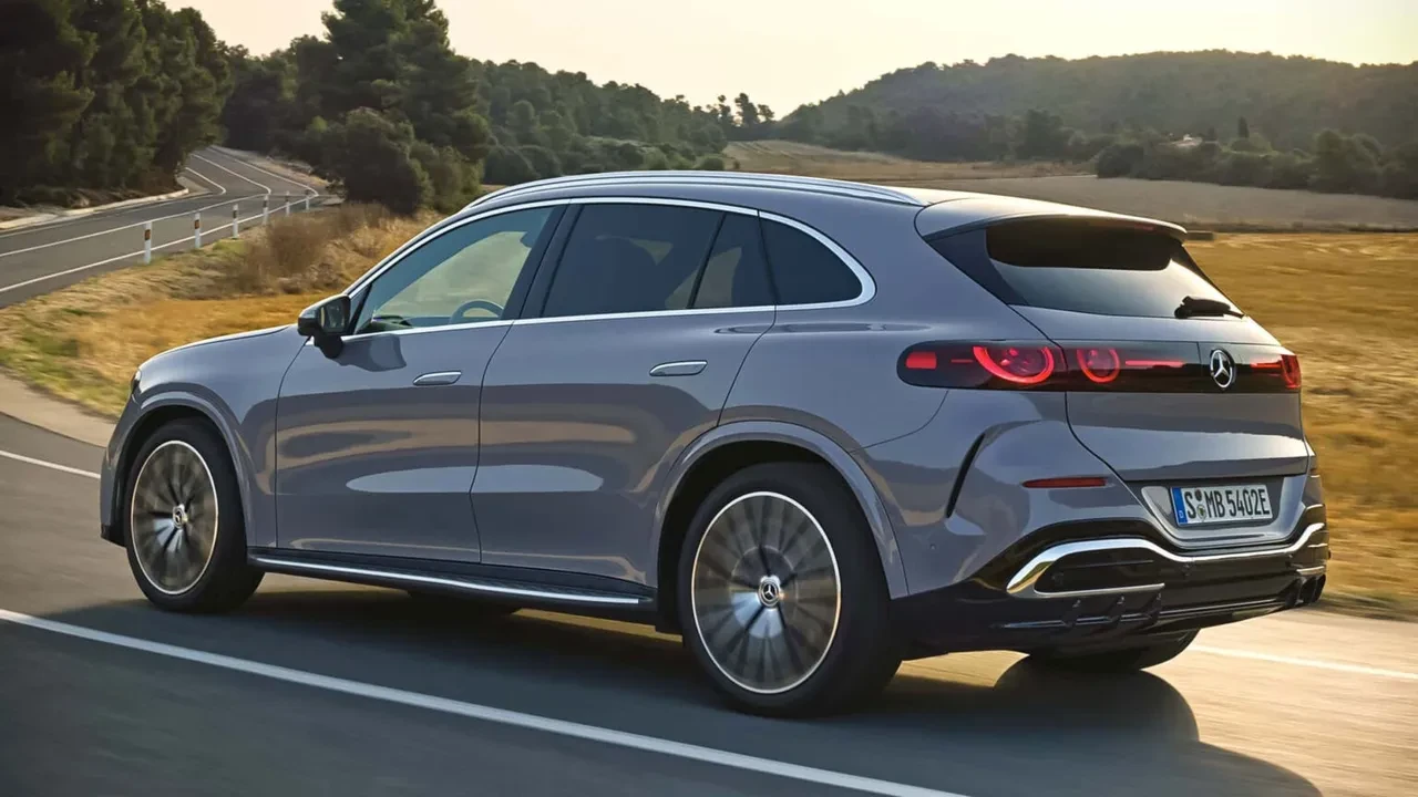 Tamamen elektrikli Mercedes GLC tanıtıldı: Dev ızgarası dikkat çekti